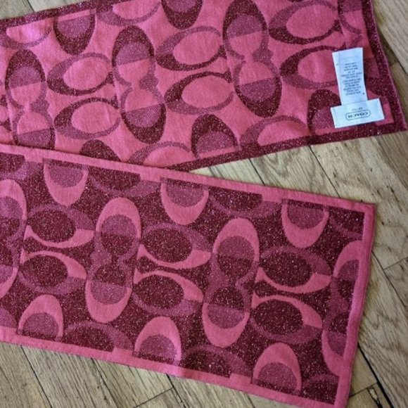 New Coach Scarf - Picture 2 of 3